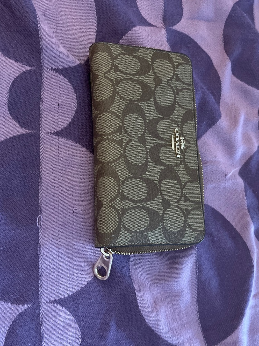 COACH HAND HELD ALL ROUND ZIPPER WALLET